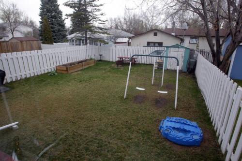 9 Dellwood Crescent in Charleswood. May 1, 2012  BORIS MINKEVICH / WINNIPEG FREE PRESS