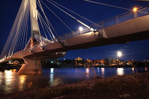 The moon begins to rise next to the Provencher Bridge  in the far right of the scene Saturday night. Standup photo May 05  2012 (Ruth Bonneville/Winnipeg Free Press)