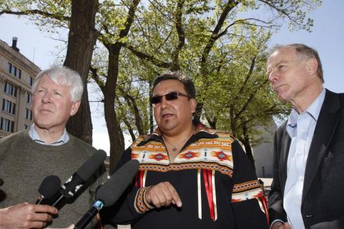 (l-r) Liberal Leader Bob Rae, Manitoba Keewatinowi Okimakanak Grand Chief David Harper and Manitoba Liberal Leader Jon Gerrard briefly met with members of the media in downtown Winnipeg before flying out to visit St. Teresa Point First Nation on Friday. May 11, 2012. SARAH O. SWENSON / WINNIPEG FREE PRESS