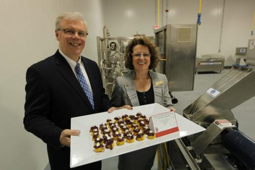 FOOD DEVELOPMENT CENTRE-Portage la Prairie. Premier Greg Selinger and Lynda Lowry from the Food Development Centre pose for a photo with some food made there.. May 25,  2012  BORIS MINKEVICH / WINNIPEG FREE PRESS