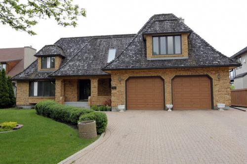 RESALE HOME - 51 Shorecrest Drive. May 28,  2012  BORIS MINKEVICH / WINNIPEG FREE PRESS