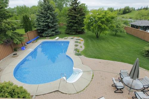 RESALE HOME - 51 Shorecrest Drive. May 28,  2012  BORIS MINKEVICH / WINNIPEG FREE PRESS