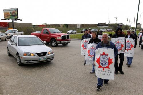 CP Rail employees that are on strike picket the Keewatin entrance to the CP Intermodal rail yards. May 28,  2012  BORIS MINKEVICH / WINNIPEG FREE PRESS
