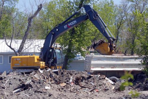 Delta Beach flood damage being cleaned up. A cottage was torn down. May 30,  2012  BORIS MINKEVICH / WINNIPEG FREE PRESS