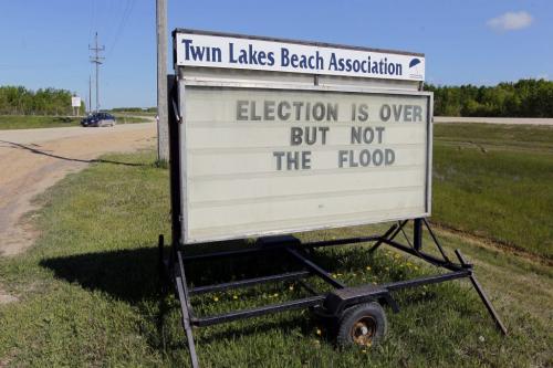 Twin Lakes Beach, Lake Manitoba flood sign at the turn off to the area. May 30,  2012  BORIS MINKEVICH / WINNIPEG FREE PRESS