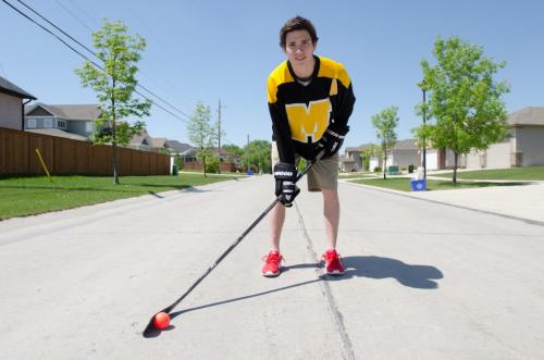Dylan Pascoe juggles a street hockey ball near his south Winnipeg home on May 31, 2012. Pascoe is looking forward to his six week trip to the Czech Republic to represent Canada at the under twenty World Ball Hockey tournament. (Photo by Cole Breiland/ Winnipeg Free Press) Winnipeg Free Press