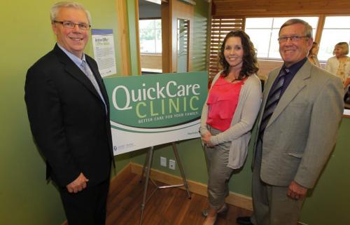 Manitoba Premier Greg Selinger poses for a photo with Nurse Practitioner, Clinical Lead, Quick Care Clinic's Annebelle Reimer , and U of M med school's Dr. R. Jamie Boyd after a press conference(Quick Care Clinic announcement).  June 13, 2012  BORIS MINKEVICH / WINNIPEG FREE PRESS