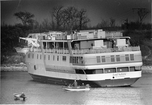 Winnipeg Free Press Archives MS Lord Selkirk II October 13, 1988 The M.S. Lord Selkirk II is up to her keel in mud, and here she'll sit until the water level rises.