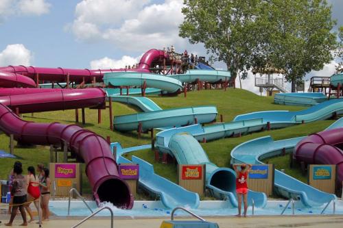 SANDERSON feature on Fun Mountain waterslides. June 22, 2012  BORIS MINKEVICH / WINNIPEG FREE PRESS