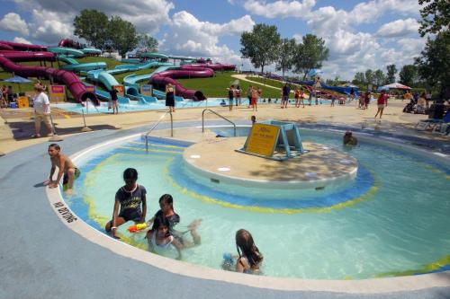 SANDERSON feature on Fun Mountain waterslides. June 22, 2012  BORIS MINKEVICH / WINNIPEG FREE PRESS