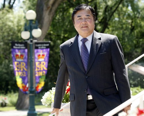 MB. Lt. Gov. Philip Lee at Government House  Larry Kusch Story  Chinese FYI - KEN GIGLIOTTI  / WINNIPEG FREE PRESS  /  July 5 2012