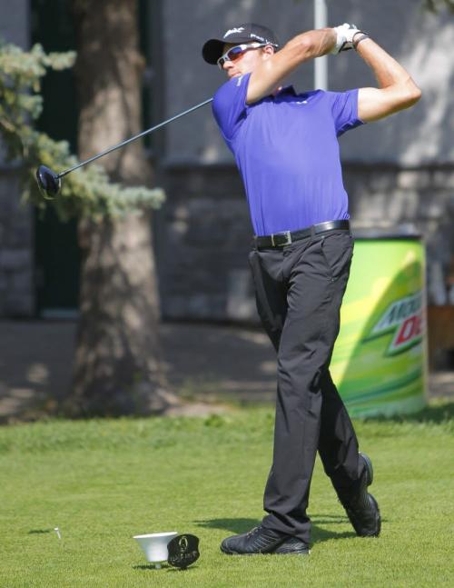 Cory Renfrew  from Victoria golfs at the Pine Ridge event. July 10, 2012  BORIS MINKEVICH / WINNIPEG FREE PRESS