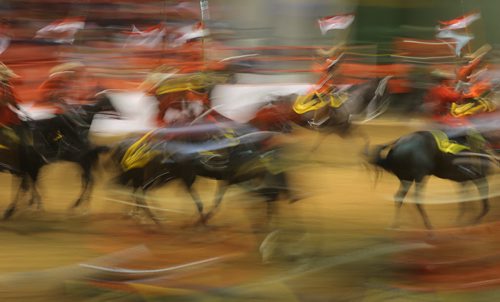 Brandon Sun Riders move in formation during the RCMP Musical Ride performance at Westman Place during Wedensday afternoon's portion of the North American Belgian Championships. (Bruce Bumstead/Brandon Sun)