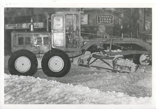 Jack Ablett/Winnipeg Free Press Archives Winnipeg Blizzard (14) March 5, 1966 Winnipeggers Take Crisis In Stride . . . on streets that could not be cleared till midnight . . . fparchive