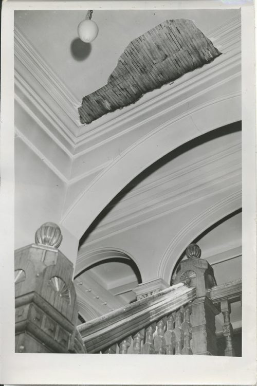 Winnipeg Free Press Archives Winnipeg Old City Hall (5) Sept. 18, 1951  Missed by minutes! Heavy Jumps of plaster  from this section  of the city hall council chamber ceiling plummeted 15 feet to the stairs below Monday night, moments after the last spectator had left the public gallery. The caved-in section of plaster was about three inches thick and covered an area about two feet by six feet in size. fparchive