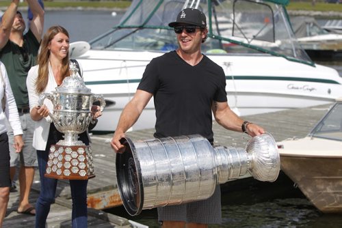 Kenora cheers on L.A. Kings' Mike Richards where he brough the Stanley cup home today. Thousands of fans gathered at the Harbourfront to see the Stanley Cup. August 18, 2012  BORIS MINKEVICH / WINNIPEG FREE PRESS