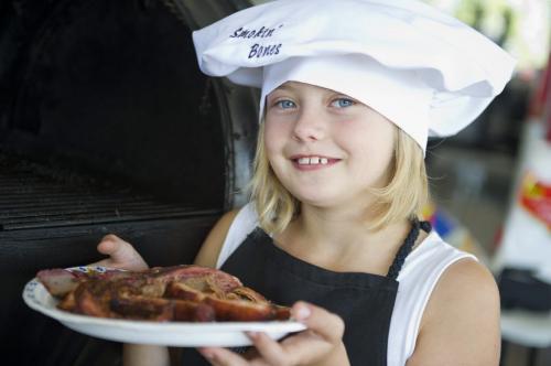 120819 Winnipeg - Michelle Kreker (age 8) from Winkler, MB, helps serve up some Smokin' Bones BBQ at the Winnipeg BBQ & Blues Festival at the Red River Ex Sunday afternoon. The winners of the BBQ competition are announced at 4pm. DAVID LIPNOWSKI / WINNIPEG FREE PRESS