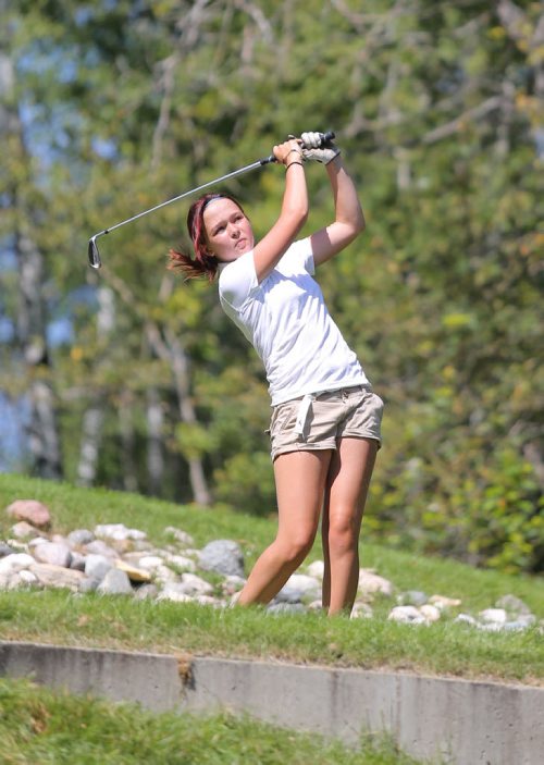 Brandon Sun Jessi Rampton of Dauphin, at the Tamarack golf tournament at the Clear Lake Golf Course on Monday. (Bruce Bumstead/Brandon Sun)