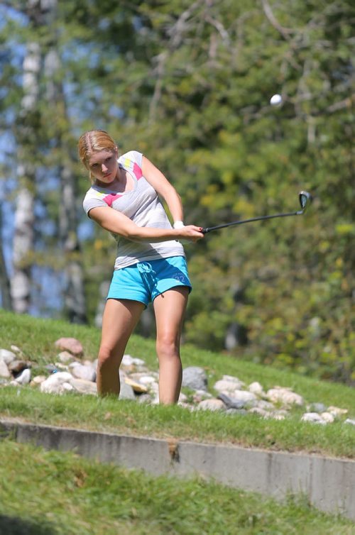 Brandon Sun Sarah Penny of Squamish, B.C., at the Tamarack golf tournament at the Clear Lake Golf Course on Monday. (Bruce Bumstead/Brandon Sun)