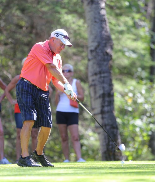 Brandon Sun Mel Beatty at the Tamarack golf tournament at the Clear Lake Golf Course on Monday. (Bruce Bumstead/Brandon Sun)