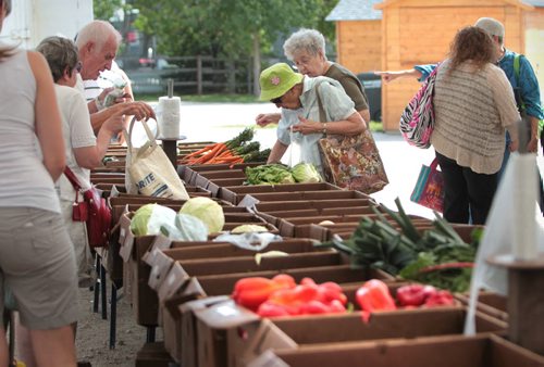 Customers look through the locally grown vegetables at the St. Norbert Farmers' Market  Wednesday afternoon.  See Katherine Dow story. Aug  22,  2012 (Ruth Bonneville/Winnipeg Free Press)