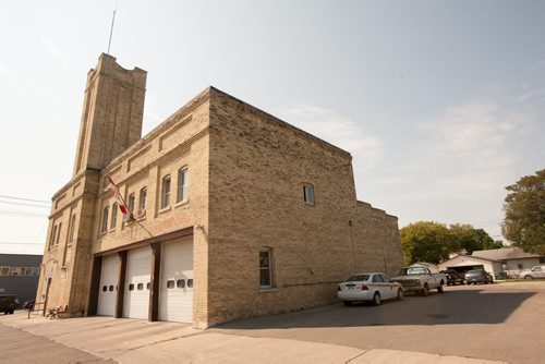201208228 Winnipeg -  Fire hall at 200 Berry Street August 28 2012 (COLE BREILAND / WINNIPEG FREE PRESS)