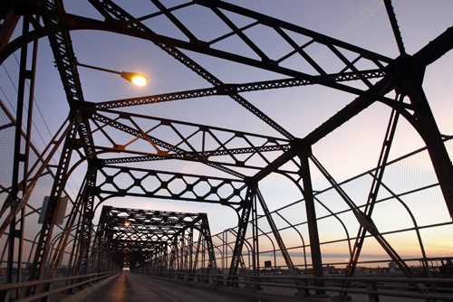 The Arlington Bridge was closed to vehicle traffic Monday morning for deck repairs and will reopen Monday Oct.1 at 6AM. A sidewalk will remain open during the week of the construction work.      (WAYNE GLOWACKI/WINNIPEG FREE PRESS) Winnipeg Free Press  Sept. 24  2012