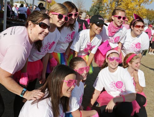 Brandon Sun Angela McGuire-Holder joins seventh and eighth graders from Earl Oxford School in the annual CIBC Run For The Cure event, Sunday morning at Assiniboine Community College. Over 750 locals took part in the Brandon portion of the event, which joined over 60 other communities across Canada in raising money for breast cancer research. (Colin Corneau/Brandon Sun)