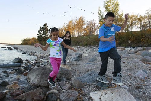 October 1, 2012 - 121001  -  Anika Wetherill (C), Kenisty St Clair (L) and Zach Cruly from Little Saskatchewan First Nation play on the shore of Lake Winnipeg at Misty Lake Lodge Monday October 1, 2012. The community has been evacuated due to flooding since May of 2011. John Woods / Winnipeg Free Press
