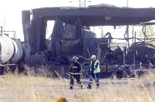 Wpg Fire investigators are on scene checking out 4 tanker rail cars and a tanker truck at the scene of  last evenings fire.  Fire aftermath from a large fire that destroyed Speedway International at Nicholas Ave near Marion St.  KEN GIGLIOTTI  / WINNIPEG FREE PRESS  /  OCT. 2  2012