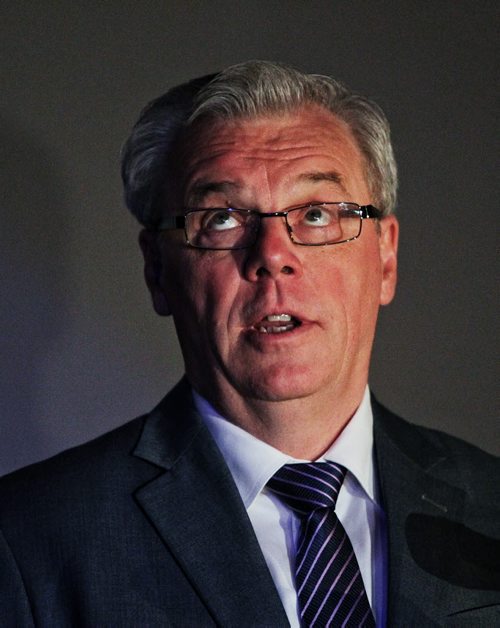 Greg Selinger, Premier of Manitoba, looks up at the screen during the presentation of the new Digistar5 Projection Technology for the Planetarium.  121004 October 04, 2012 Mike Deal / Winnipeg Free Press