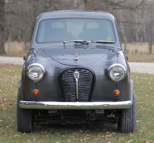 Bernie Van Kemenade's 1956 Austin of England A35 Street Machine. October 12, 2012  BORIS MINKEVICH / WINNIPEG FREE PRESS