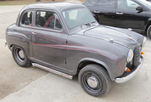 Bernie Van Kemenade's 1956 Austin of England A35 Street Machine. October 12, 2012  BORIS MINKEVICH / WINNIPEG FREE PRESS