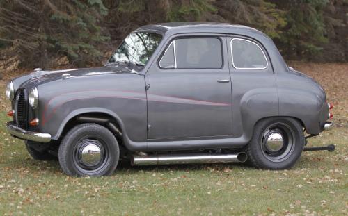 Bernie Van Kemenade's 1956 Austin of England A35 Street Machine. October 12, 2012  BORIS MINKEVICH / WINNIPEG FREE PRESS