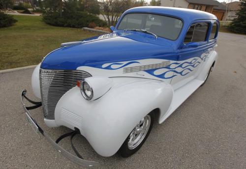 Bob Draho's 1939 Chevy. CLASSIC CARS October 12, 2012  BORIS MINKEVICH / WINNIPEG FREE PRESS