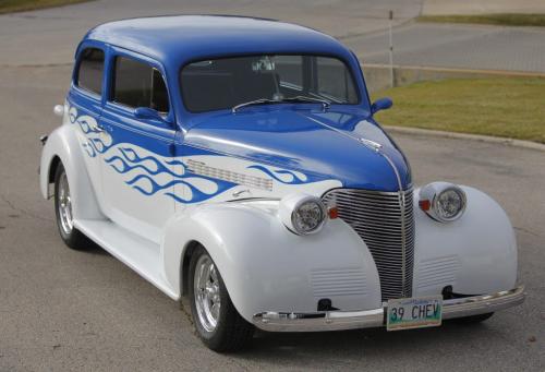 Bob Draho's 1939 Chevy. CLASSIC CARS October 12, 2012  BORIS MINKEVICH / WINNIPEG FREE PRESS