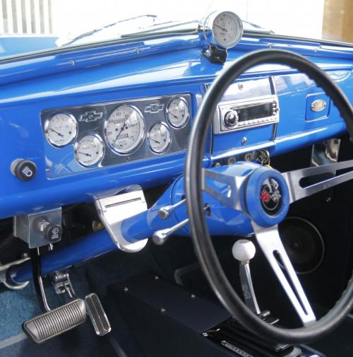 Bob Draho's 1939 Chevy. CLASSIC CARS October 12, 2012  BORIS MINKEVICH / WINNIPEG FREE PRESS