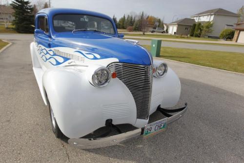 Bob Draho's 1939 Chevy. CLASSIC CARS October 12, 2012  BORIS MINKEVICH / WINNIPEG FREE PRESS