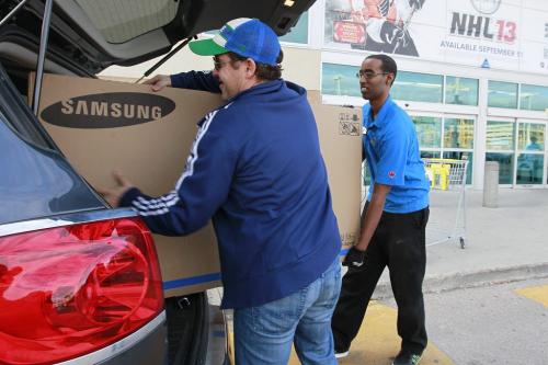 October 14, 2012 - 121014  -  Brett Franklin takes advantage of Sunday shopping and loads up a TV outside a St James store Sunday October 14, 2012.  John Woods / Winnipeg Free Press