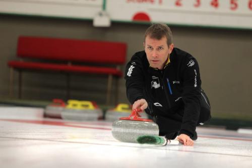 Skip Jeff Stoughton during practice at Granite Curling Club, Wednesday  - for advance story on the 2012 Canad Inns Prairie Classic bonspiel at Portage la Prairie See Ashley's story. Oct 16,  2012 (Ruth Bonneville/Winnipeg Free Press)