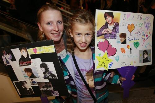 October 18, 2012 - 121017  -  Leanne and Tessa (8) Barcellona came to watch Justin Bieber perform at the MTS Centre Thursday October 18, 2012.  John Woods / Winnipeg Free Press