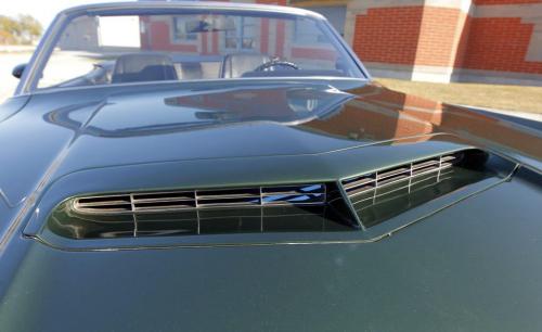 CLASSIC CAR - Tim Parkhill's 1971 Torino GT Convertable. October 16, 2012  BORIS MINKEVICH / WINNIPEG FREE PRESS