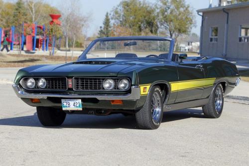 CLASSIC CAR - Tim Parkhill's 1971 Torino GT Convertable. October 16, 2012  BORIS MINKEVICH / WINNIPEG FREE PRESS