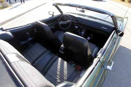 CLASSIC CAR - Tim Parkhill's 1971 Torino GT Convertable. October 16, 2012  BORIS MINKEVICH / WINNIPEG FREE PRESS