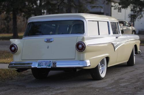 CLASSIC CAR - Flo Bremaud's 1957 Ford Del Rio Wagon. October 16, 2012  BORIS MINKEVICH / WINNIPEG FREE PRESS