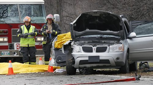 Winnipeg Fire Fighters at the Wellington Cres. crash scene Thursday afternoon. Aldo Santin story  (WAYNE GLOWACKI/WINNIPEG FREE PRESS) Winnipeg Free Press  Nov 1    2012