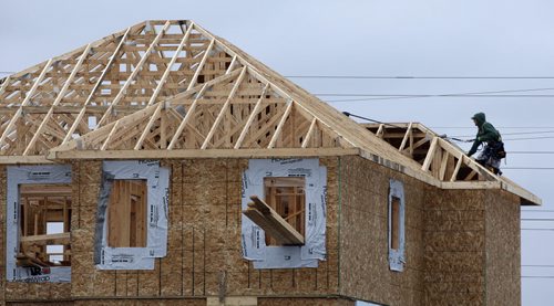 Business story on new homes construction in Manitoba Äì in pic new homes going up in Bridgewater Lakes near Waverley  KEN GIGLIOTTI  / WINNIPEG FREE PRESS  /  Nov 5 2012