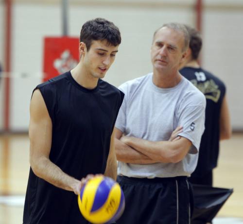 feature photo of Bisons men's volleyball coach Garth Pischke coaching his son Dane at U of M practice. November 7, 2012  BORIS MINKEVICH / WINNIPEG FREE PRESS