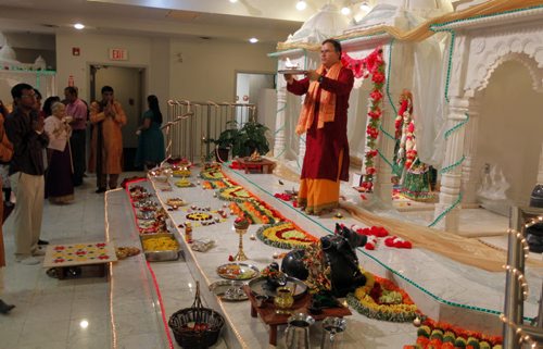 Diwali Puja event tonight at the Hindu Temple. Pundit Venkat Machiraju offering his blessing.  November 13, 2012  BORIS MINKEVICH / WINNIPEG FREE PRESS