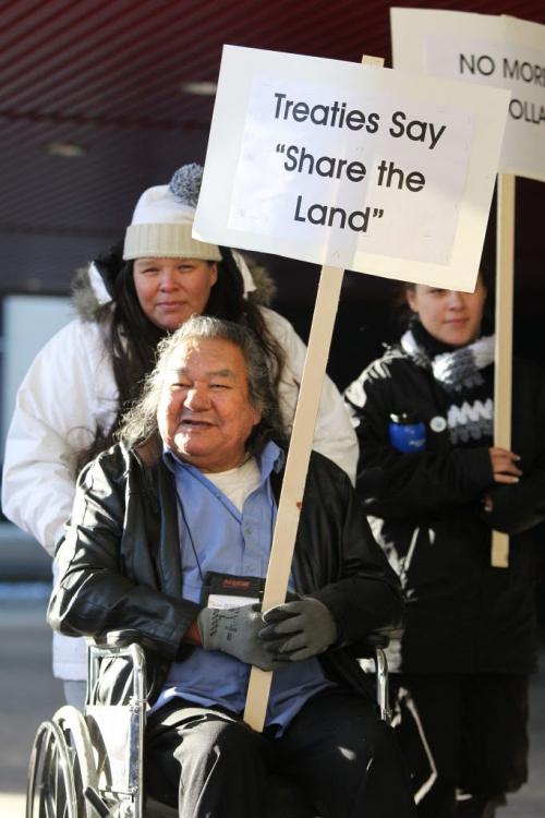 Alan Paupanekis  protests outsdie 375 York,(Winnipeg Convention Centre)  with other Manitoba First Nations as they rally at the front doors of the Manitoba Mines Convention 375 York Avenue Thursday afternoon.  Nov 15 ,  2012 (Ruth Bonneville/Winnipeg Free Press)